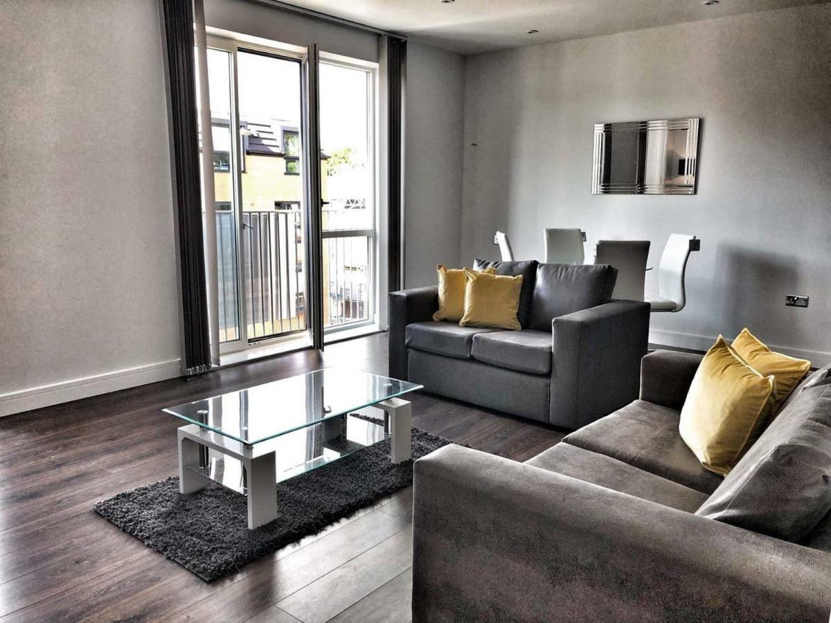 Amazing & Spacious 2 Bed 2 Bath Luxury Apartment With Balcony Free Wifi Sleeps 6 Bushey Eksteriør billede